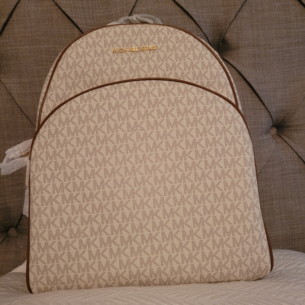 Backpack - Picture 4 of 4